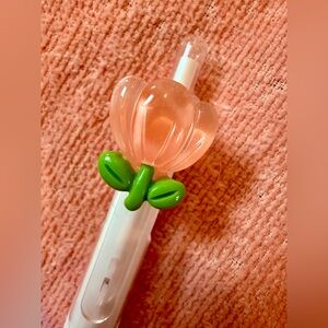 🌷🍑 White Clicky Grippy Quick-Drying Black Ink Gel Pen w/ Peach Tulip Flower Clip